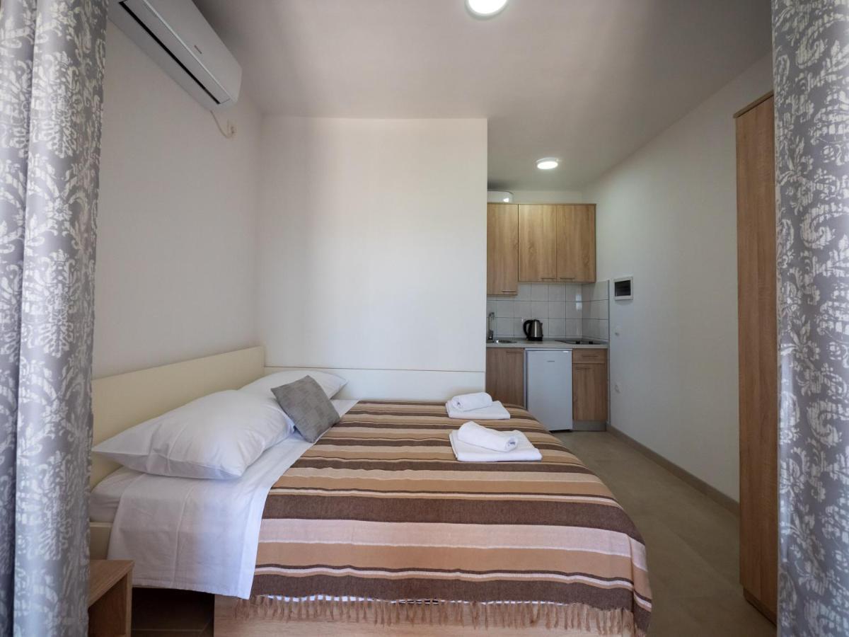 Apartments Tri Mora Razanac Exterior photo